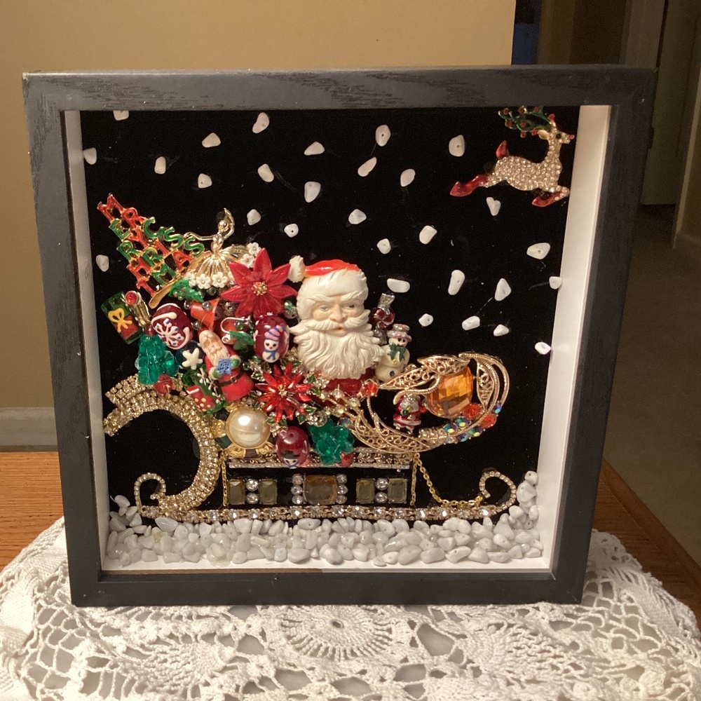 Santa sleigh jewelry picture frame wall art vintage handcrafted Christmas red
